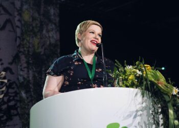 annika saarikko pituus ja paino