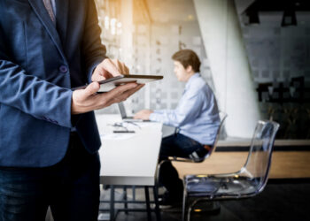 Digitaaliset alustat muokkaavat liiketoimintamahdollisuuksia – yrittäjien on pysyttävä kehityksen mukana