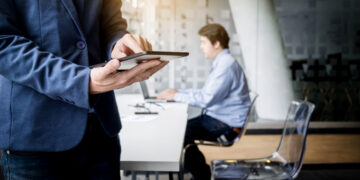 Digitaaliset alustat muokkaavat liiketoimintamahdollisuuksia – yrittäjien on pysyttävä kehityksen mukana